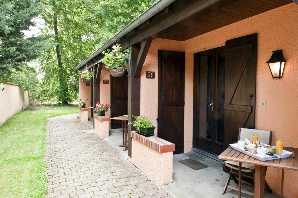 Hotel Logis Le Quai Fleuri Les Villages Voveens Habitación foto